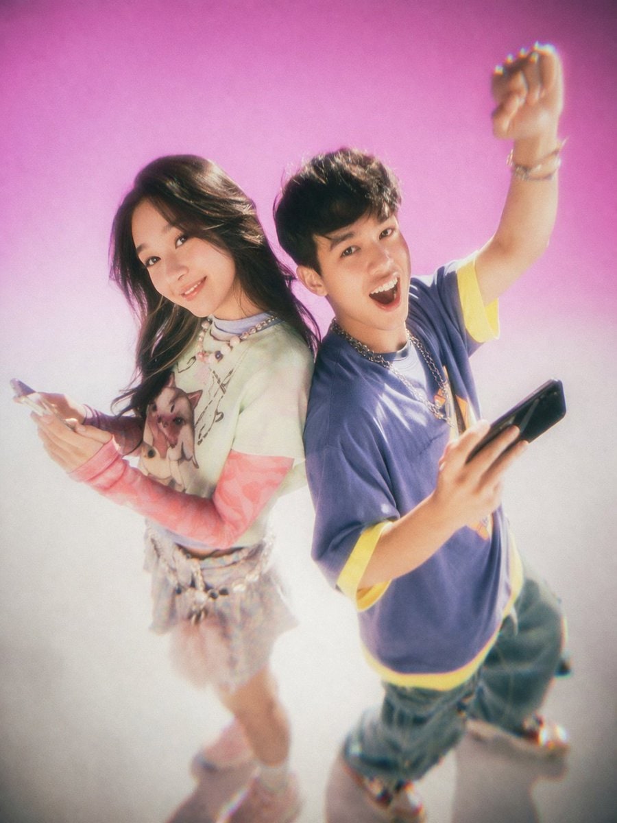 Y2K 青少年杂志风格摄影棚肖像