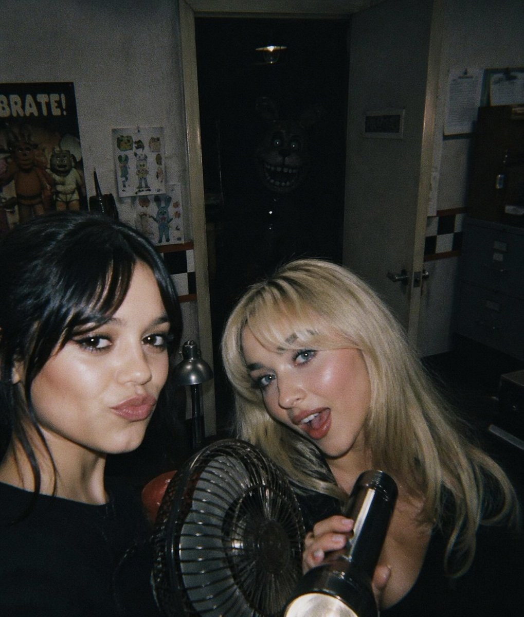 Found-Footage 办公室恐怖快照